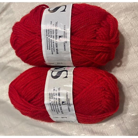 2 Skeins Smart Superwash Norway Wool Yarn 4109 2571 Red 1.76 oz each - Picture 3 of 5